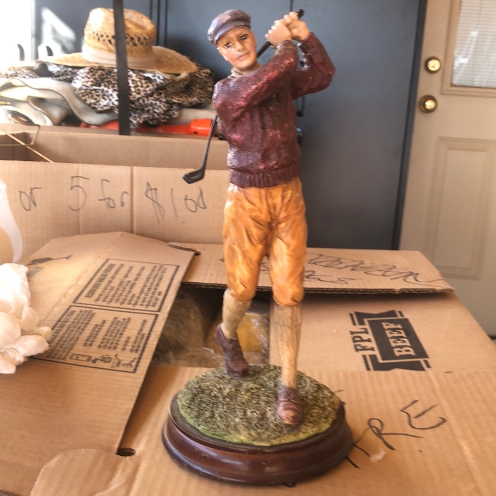 Hold Statue